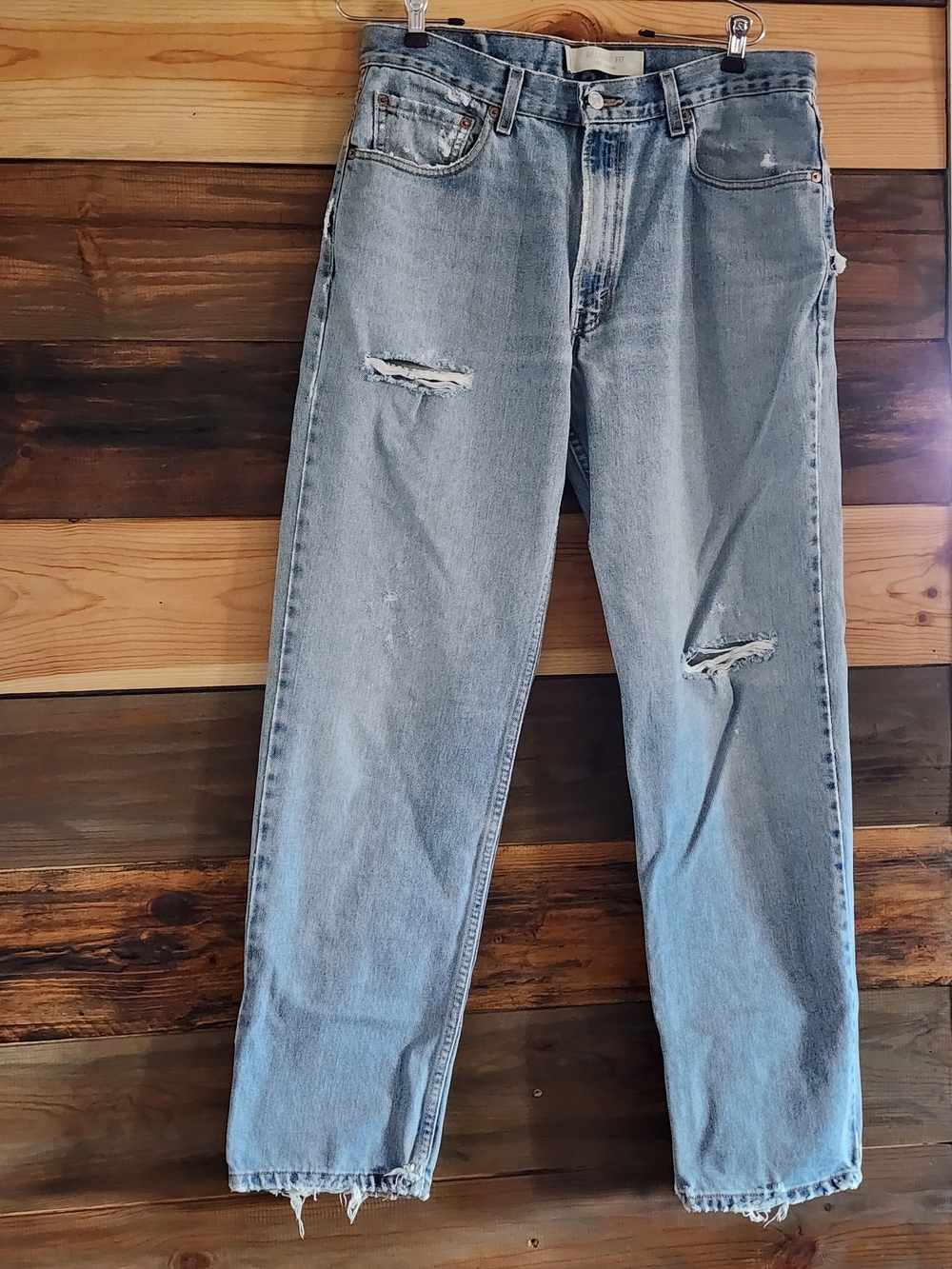 Vintage Relaxed Light Blue Distressed Men’s Levi's 550 Jeans